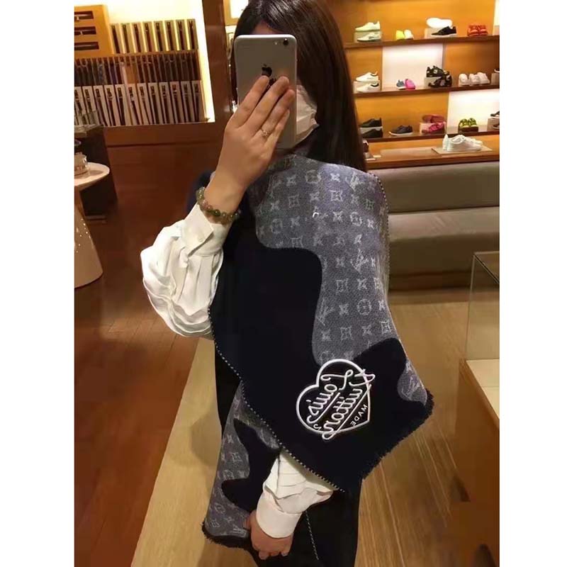 Louis Vuitton Wool Monogram Drip Scarf