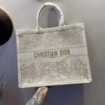 Dior Women Dior Book Tote Gold-Tone Around the World Stella Embroidery - Imagen 3