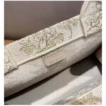 Dior Women Dior Book Tote Gold-Tone Around the World Stella Embroidery - Imagen 9