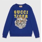 Sweat-shirt en coton Gucci pour homme, motif GG Tiger, col ras du cou en jersey feutré bleu