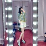 Gucci Women GG Tiger Jacquard Cardigan Gold Green Tiger Flower Extra Fine Lurex Crewneck – Bild 12