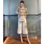 Gucci Women GG Tiger Jacquard Cardigan Gold Green Tiger Flower Extra Fine Lurex Crewneck – Bild 10