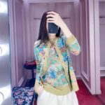 Gucci Women GG Tiger Jacquard Vest Gold Green Tiger Flower Extra Fine Lurex Crewneck – Bild 12