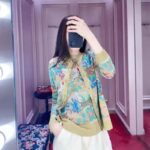 Gucci Women GG Tiger Jacquard Vest Gold Green Tiger Flower Extra Fine Lurex Crewneck – Bild 13