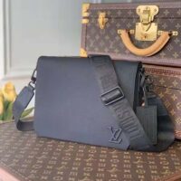 Louis Vuitton LV Aerogram Messenger Black Grained Calf Cowhide Leather Textile Lining (9)