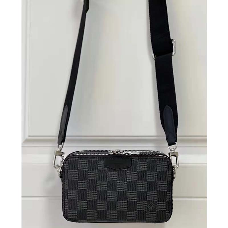 Louis Vuitton Damier Graphite Canvas iPad Essential Case – Luxuria & Co.