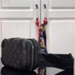 Louis Vuitton LV Unisex Horizon Clutch Black Monogram Eclipse Coated Canvas Textile Cowhide – Bild 4