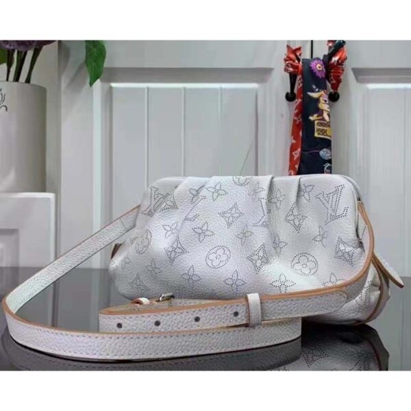 Louis Vuitton LV Women Scala Mini Pouch Gris Souris Mahina Perforated Calf Leather (13)