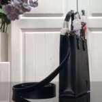 Louis Vuitton Unisex Petit Sac Plat Black Epi Cowhide Leather - immagine 3