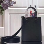 Louis Vuitton Unisex Petit Sac Plat Black Epi Cowhide Leather - immagine 2