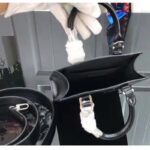 Louis Vuitton Unisex Petit Sac Plat Black Epi Cowhide Leather - immagine 5