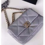 Chanel Women 19 Flap Bag Lambskin Iridescent Gold Silver-Tone Metal Grey - immagine 3