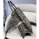 Dior Unisex CD Large Dior Book Tote Beige Multicolor Mizza Embroidery - Imagen 5