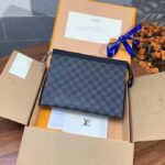 Louis Vuitton LV Unisex Pochette Voyage MM Bag Grey Damier Graphite Coated Canvas - immagine 4