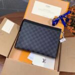 Louis Vuitton LV Unisex Pochette Voyage MM Bag Grey Damier Graphite Coated Canvas - immagine 3