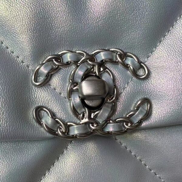 Chanel Women 19 Handbag Iridescent Calfskin Gold Silver-Tone Light Purple Blue (5)