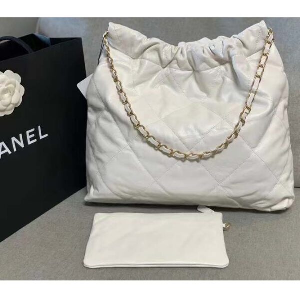 Chanel Women 22 Large Handbag Calfskin Gold-Tone Lacquered Metal (10)