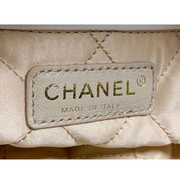 Chanel Women 22 Large Handbag Calfskin Gold-Tone Lacquered Metal (4)