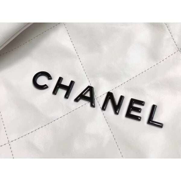 Chanel Women 22 Large Handbag Calfskin Gold-Tone Lacquered Metal White (3)