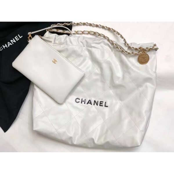 Chanel Women 22 Large Handbag Calfskin Gold-Tone Lacquered Metal White (4)