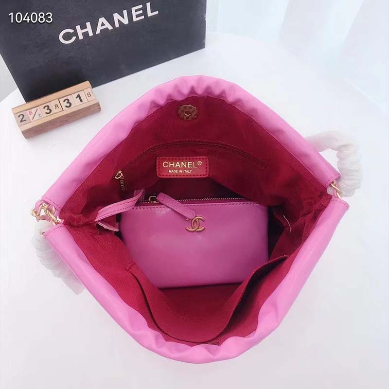 CHANEL  22 Small Handbag Coral Pink Shiny Calfskin & Gold Metal