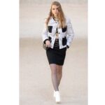 Chanel Women Mini Flap Bag Calfskin Imitation Pearls Gold-Tone Metal Black - Imagen 11