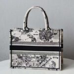 Dior Unisex CD Medium Dior Book Tote Beige Latte Dior Zodiac Embroidery - Bild 4