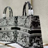 Dior Women Book Tote Black and White Dior Around the World Embroidery (1)