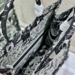 Dior Women Book Tote Black and White Dior Around the World Embroidery - Bild 7