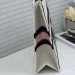 Dior Women Dioralps Dior Book Tote White Three-Tone Embroidery - Bild 5