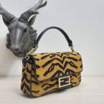 Fendi Women Baguette Bag from the Spring Festival Capsule Collection - Imagen 4