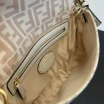 Fendi Women Medium Baguette 1997 Beige FF Wool Bag - immagine 6