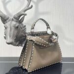 Fendi Women Peekaboo Iseeu Small Gray Full Grain Leather Bag – Bild 5