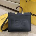 Fendi Women Sunshine Medium Leather Shopper-Black - Imagen 2