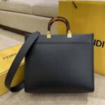Fendi Women Sunshine Medium Leather Shopper-Black - Imagen 3