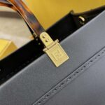 Fendi Women Sunshine Medium Leather Shopper-Black - Imagen 7