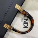 Fendi Women Sunshine Medium Leather Shopper-Black - Imagen 6