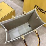 Fendi Women Sunshine Medium Leather Shopper-White - Bild 7