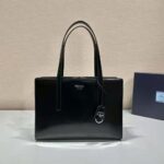 Prada Women Re-Edition 1995 Brushed-Leather Medium Handbag-Black - Imagen 3