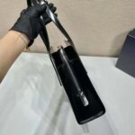 Prada Women Re-Edition 1995 Brushed-Leather Medium Handbag-Black - Imagen 8