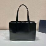 Prada Women Re-Edition 1995 Brushed-Leather Medium Handbag-Black - Imagen 4