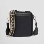 Bolso de hombro Prada de piel saffiano para mujer, color negro