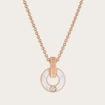 Le motif circulaire du collier Bvlgari évolue vers un nouveau design ajouré