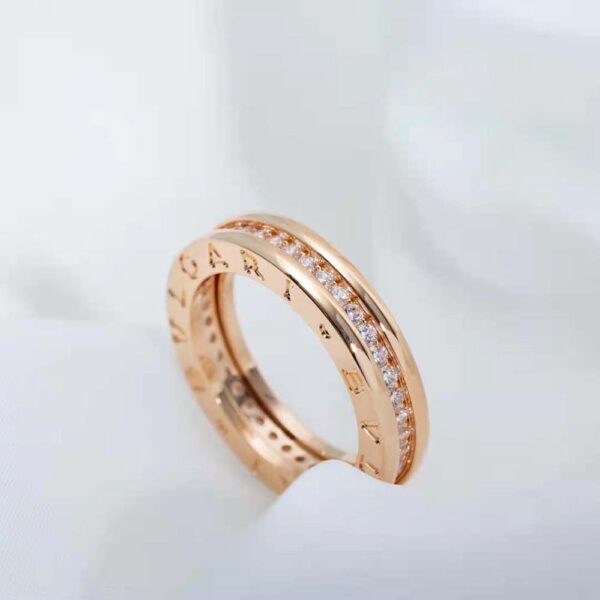 Bvlgari Women B.zero1 One-Band Ring in 18 KT Rose Gold Set with Pave Diamonds on the Spiral (2)