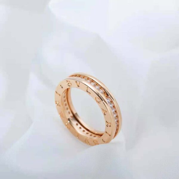Bvlgari Women B.zero1 One-Band Ring in 18 KT Rose Gold Set with Pave Diamonds on the Spiral (7)