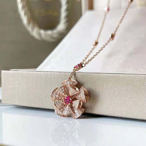 Bvlgari Women Divas Dream Necklace in 18 Kt Rose Gold (4)