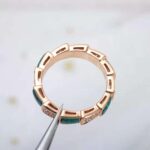 Bvlgari Women Serpenti Viper Band Ring in 18 KT Rose Gold-Green – Bild 8