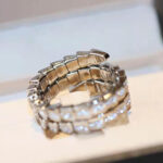 Bvlgari Women Serpenti Viper Two-coil 18 KT White Gold Ring – Bild 7
