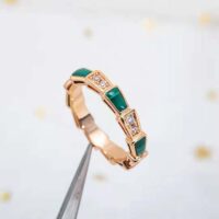 Bvlgari Women Use of Unconventional Materials Serpenti Viper Ring-green (1)