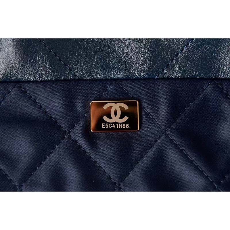 Chanel 22 mini handbag, Shiny grained calfskin, gold-tone & lacquered metal  , black — Fashion